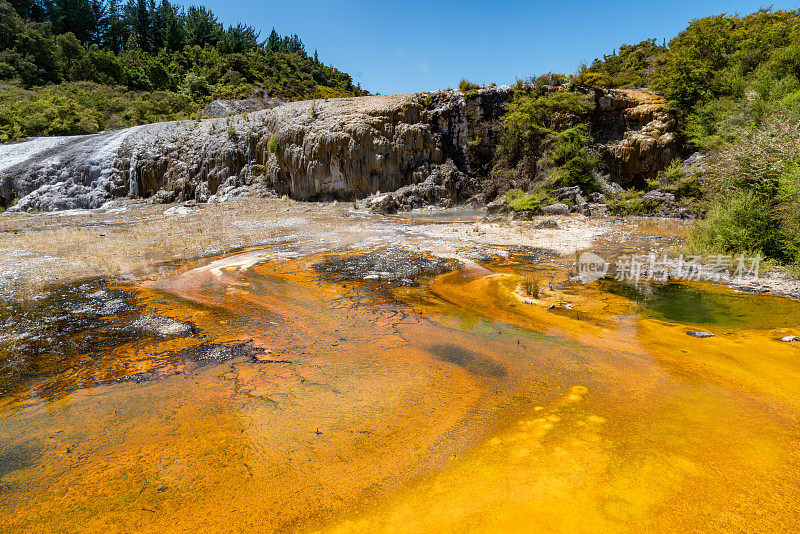 Orakei Korako地热公园和洞穴隐藏山谷，陶波，新西兰